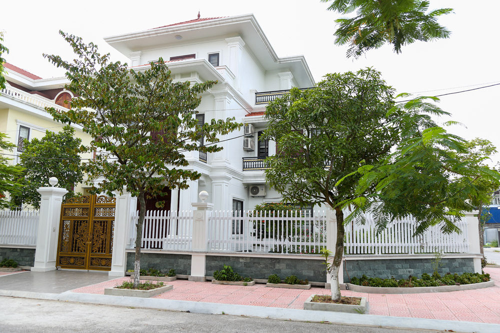 Ngôi biệt thự trắng tinh mang đậm dấu ấn tân cổ điển tại Móng Cái Quảng Ninh